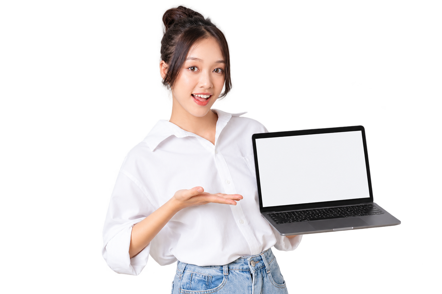 Pemilik usaha menunjukkan dashboard di laptop